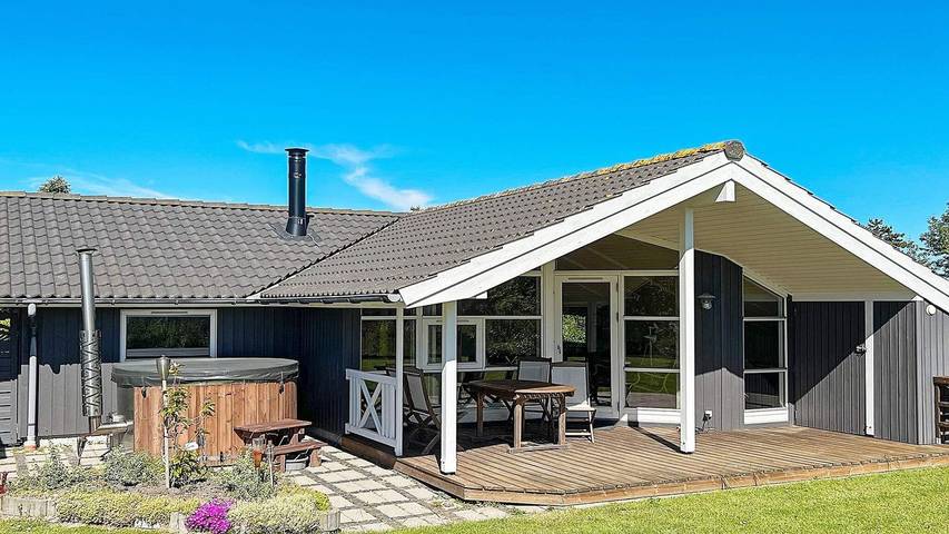 Ferienhaus für 7 Personen, mit Garten