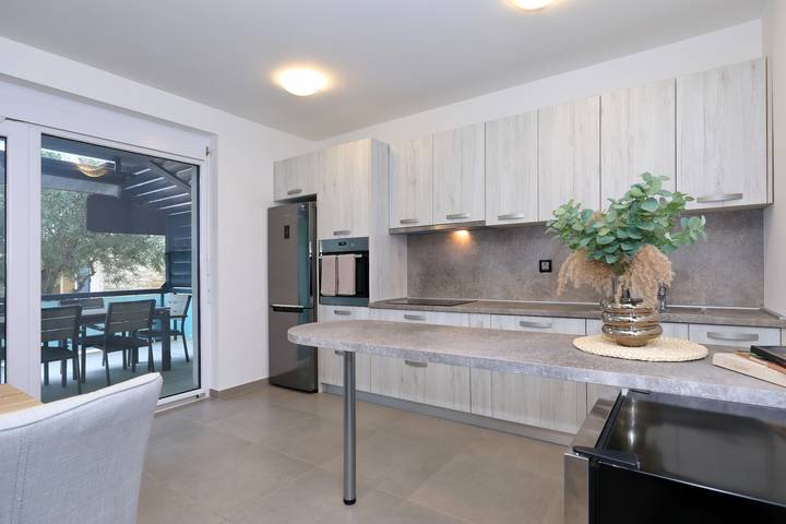 Ganze Wohnung, Villa Leda- apartment with private pool and garden in Strand Kožino, Zadar (Kommun)