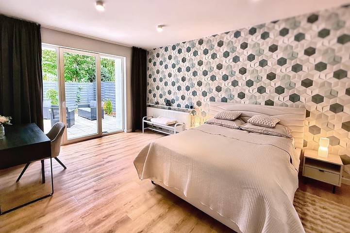 Modern Villa & Private Garden - Fully Renovated 2025 🏡 in Bielany (Varsavia), Varsavia