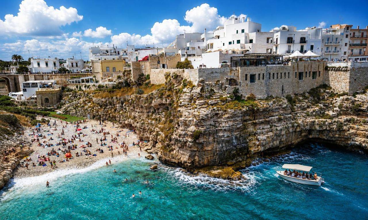 Polignano Villa with Jacuzzi, Garden & Parking in Polignano a Mare, Provincia di Bari