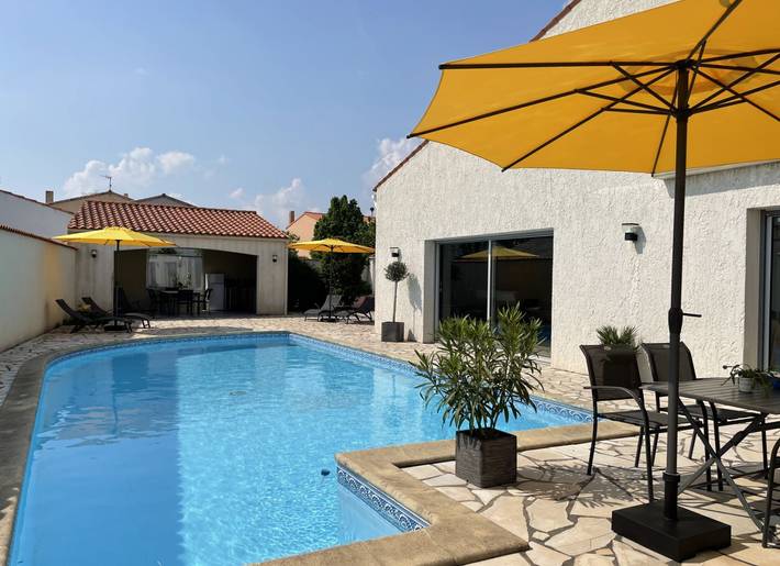 Chambre d’hôte pour 2 personnes, avec Jacuzzi ainsi que Jardin et Piscine dans Stade Marcel Deflandre