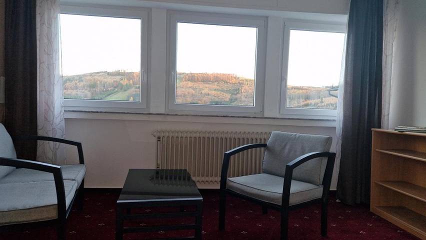 Hotel, mit Ausblick in Herscheid - 2