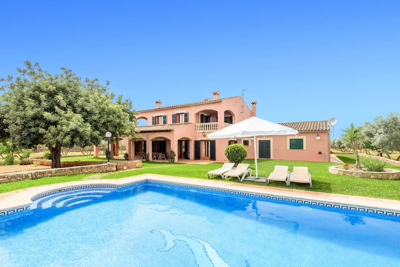 Finca "Casa Campillos" near Golf Course with Pool, Wi-Fi, A/C, Terrace & Garden; Pet Friendly in Llucmajor, South Majorca
