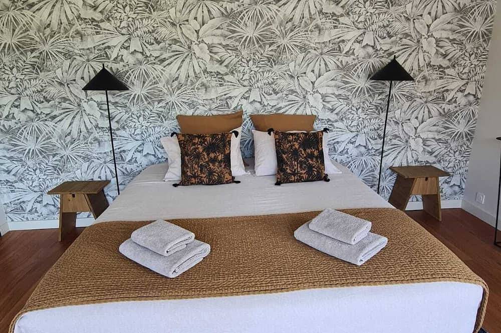 Villa 300 m², sea view, indoor pool and Spa in Roscoff, Ceinture Dorée