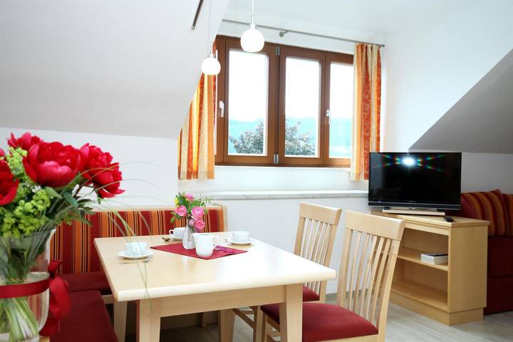 Ferienwohnung für 6 Personen, mit Seeblick und Ausblick sowie Pool und Garten, kinderfreundlich am Millstätter See - 4