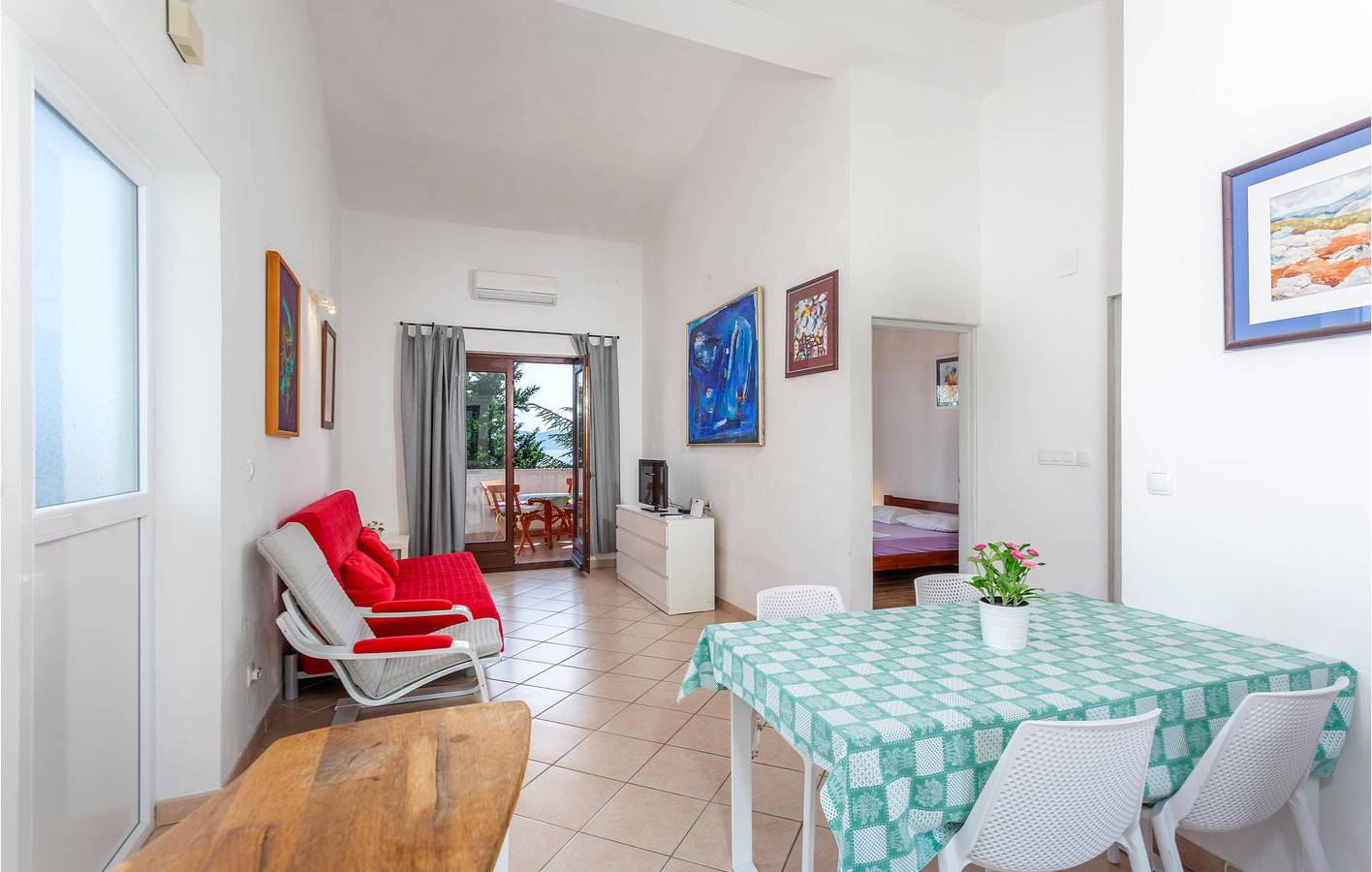 Apartamento vacacional entero, Apartamento de vacaciones para 4 personas con terraza in Pinezici, Krk (isla)