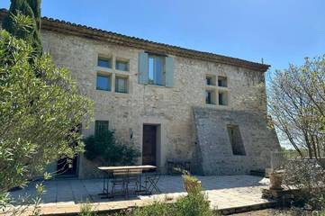 Gîte pour 8 personnes, avec jardin ainsi que terrasse et bassin pour enfant à Castries