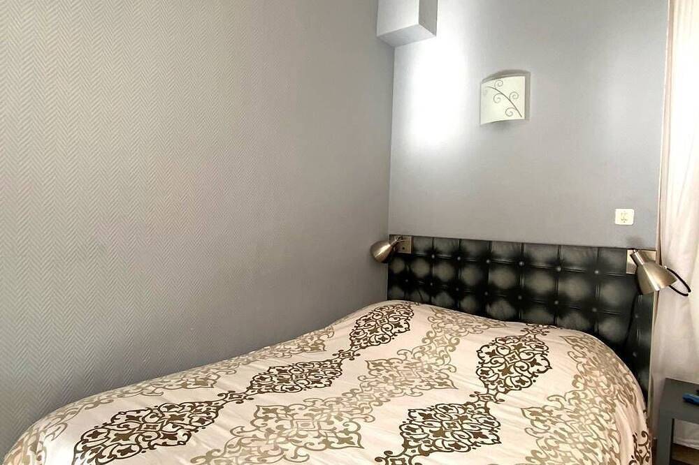 Entire apartment, Studio Classé 2 Étoiles en Rez-de-jardin Avec Grande Terrasse a 5 min à Pied du Centre Ville in Vernet-les-Bains, Parc naturel régional des Pyrénées catalanes