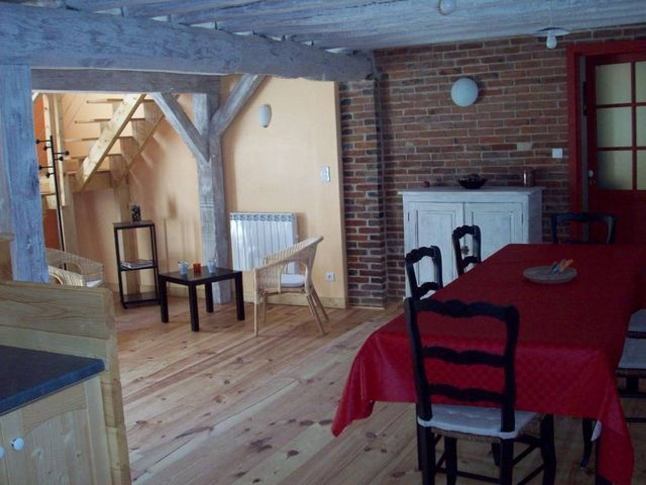 Maison de campagne rénovée avec jardin privatif - 2 chambres, 2 sdb, séjour spacieux in Région de Montargis