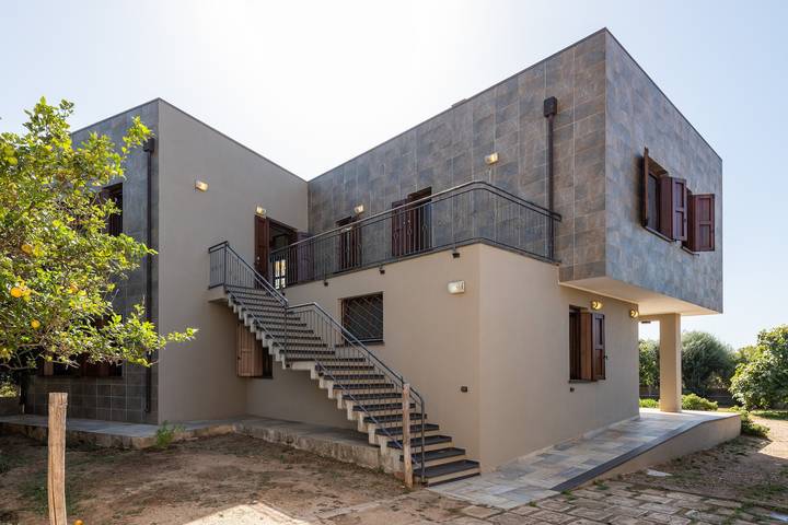 Acogedor apartamento vacacional "Villa Fico 2" con balcón, jardín y aire acondicionado. in Chia, Domus De Maria