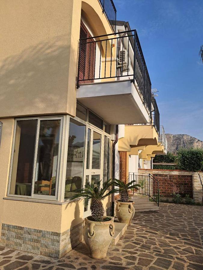 Villa pour 6 personnes, avec vue ainsi que jardin et piscine, animaux acceptés à Carini - 4