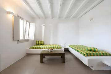 Vacation Rental for 4 Guests in Milos, Cyclades, Picture 2