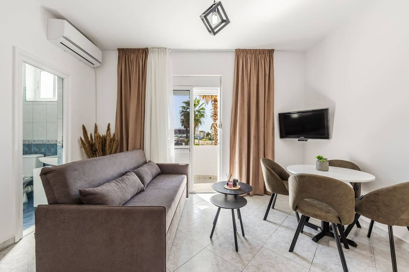 Ganze Wohnung, 1Br Apartment with Mountain Views | Golem in Golem, Albanien