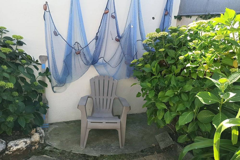 Charming, renovated fisherman's cottage in the heart of Ile Tudy, with a private courtyard in Île-Tudy, Côte de Cornouaille