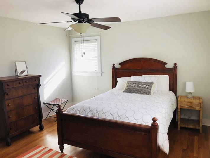 Vacation rental for 8 people, with yard in North Charleston