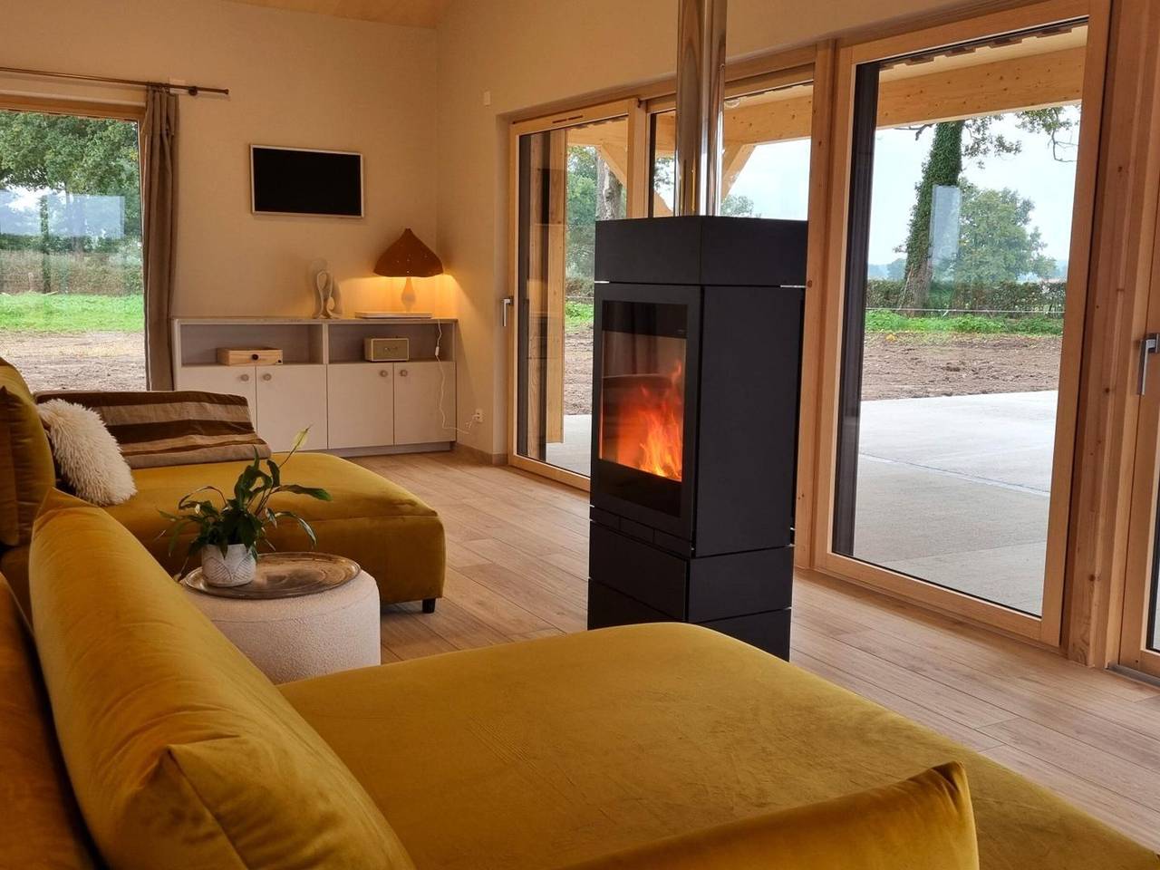 Gemütliches Ferienhaus in Vivans mit Pool und Spa, Haustiere Erlaubt in La Pacaudière, Roanne und Umgebung