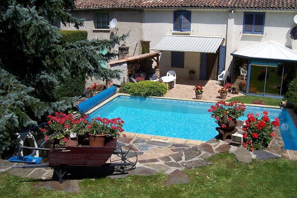 Maison dans petit village cevenol avec piscine et jardin privatifs. in Chamborigaud, Parc national des Cévennes