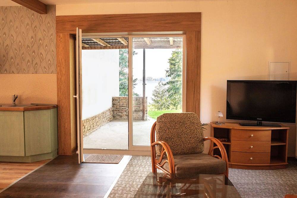 Ganze Wohnung, Ferienwohnung direkt am See mit eigenem Zugang. in Potzlow, Oberuckersee