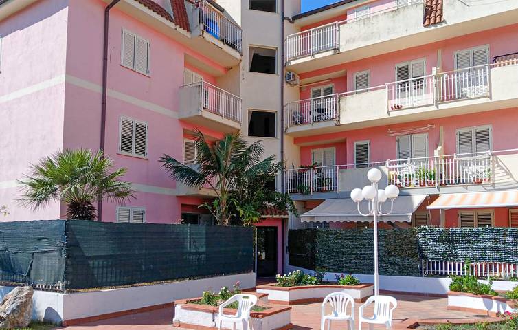 Apartamento vacacional entero, Apartamento con vistas al mar, piscina, aire acondicionado y WiFi | Falerna Marina 1.5km in Nocera Terinese, Provincia de Catanzaro