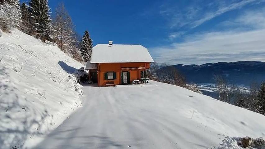 Hütte für 6 Personen, mit Garten und Whirlpool in Gerlitzen