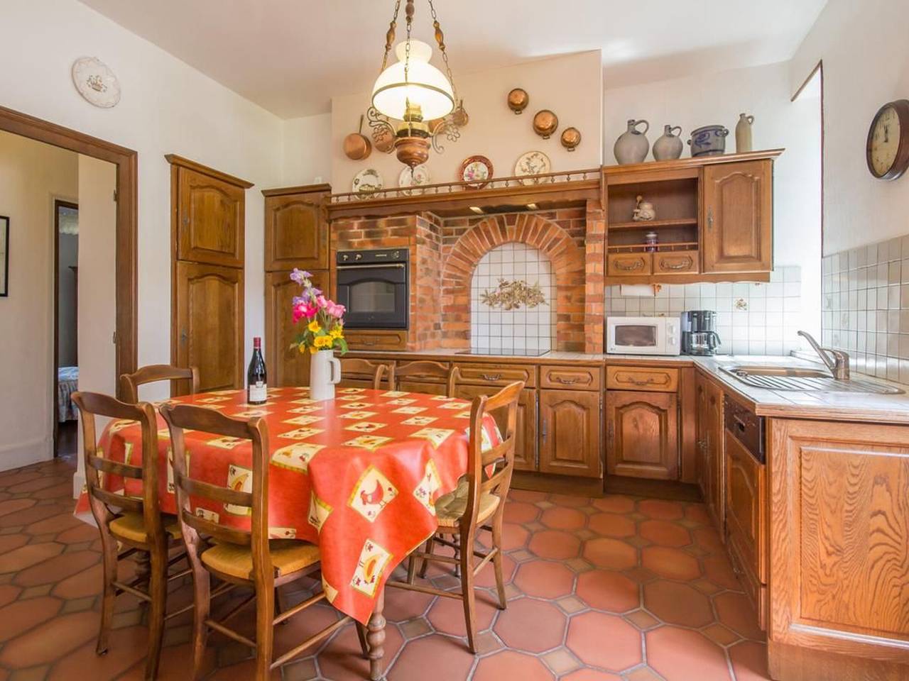 Character house with garden and games, near Dijon in Corcelles-lès-Cîteaux, Dijon region