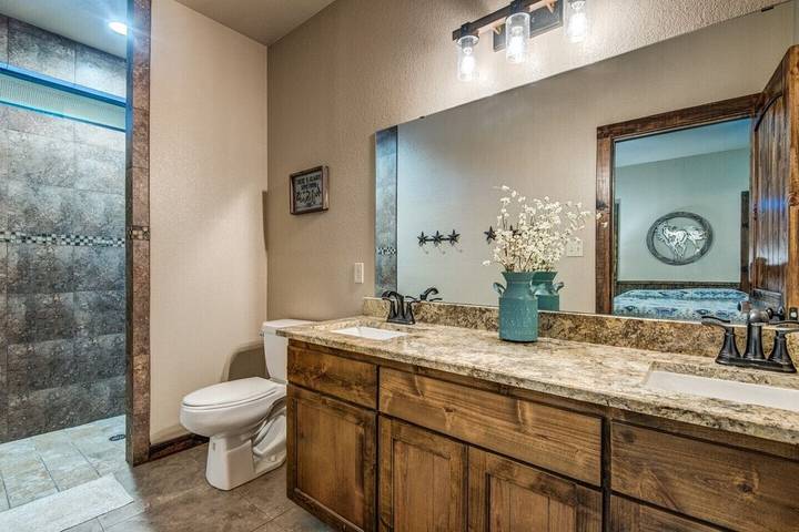 Vacation rental for 28 people, with terrace and hot tub in Concan