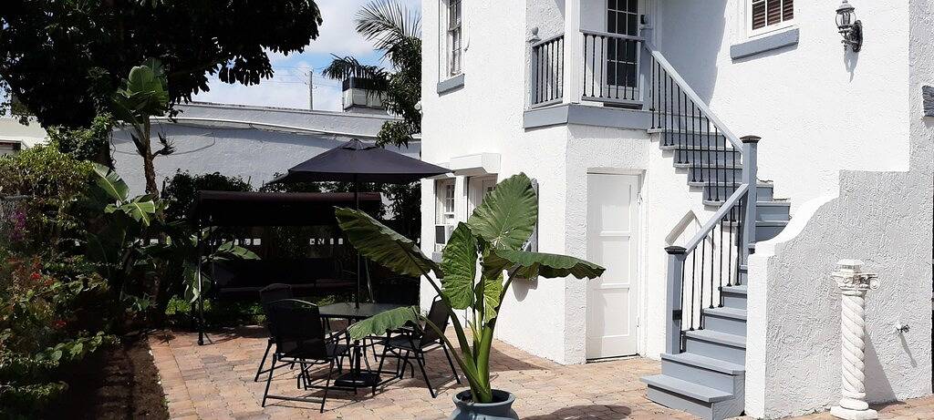 Elegant 1926 Mediterranean Home Heated Pool/Spa Sleeps 12 in Lake Park, Palm Beach County