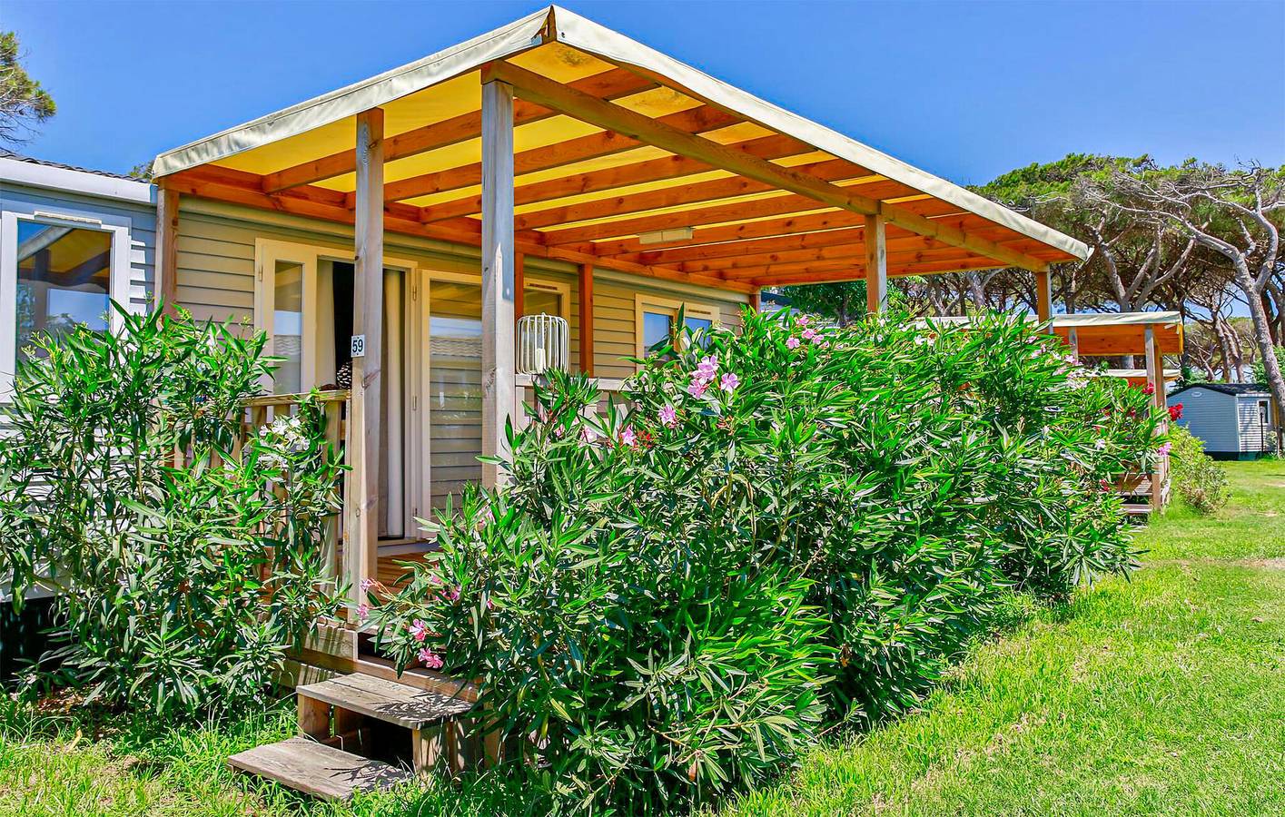 Cozy Mobile Home with Pool near Comprensorio Torre di Maremma in Montalto di Castro, Provincia di Viterbo