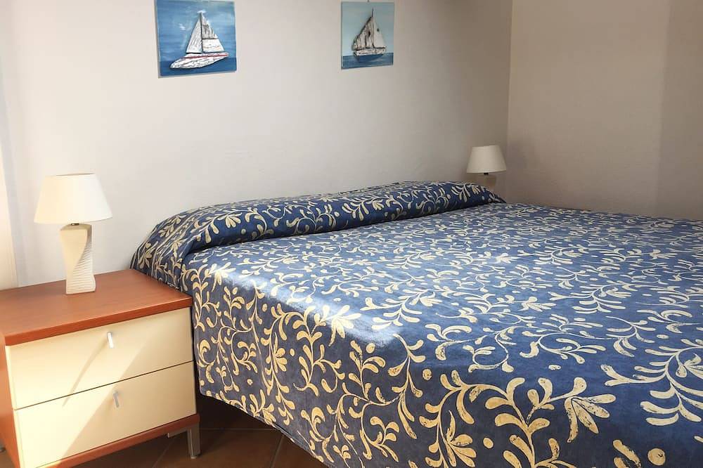 Apartamento entero, La Casa Azul: precioso apartamento a pocos metros de la playa de S. Lorenzo (Im) in San Lorenzo al Mare, Riviera di Ponente