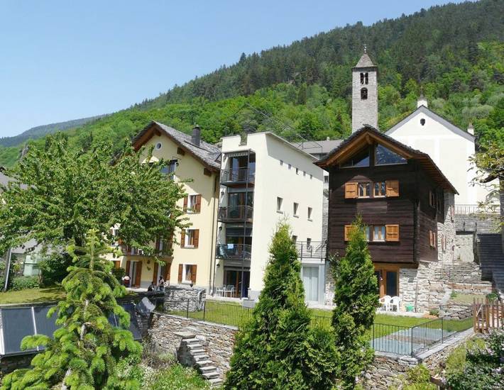 Ferienwohnung für 6 Personen, mit Balkon und Terrasse sowie Garten und Ausblick in Faido