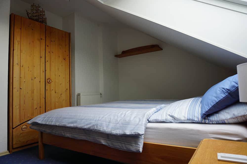 Ganze Wohnung, Gemütliche Ferienwohnung in ruhiger Lage am Maintalradweg mit Stellpl u. Wallbox in Wertheim, Fränkisches Weinland