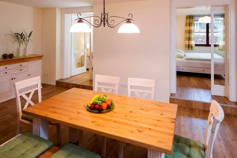 Ganze Wohnung, Ferienwohnung Wilde Rose im Gästehaus Bergvilla in Caputh, Schwielowsee