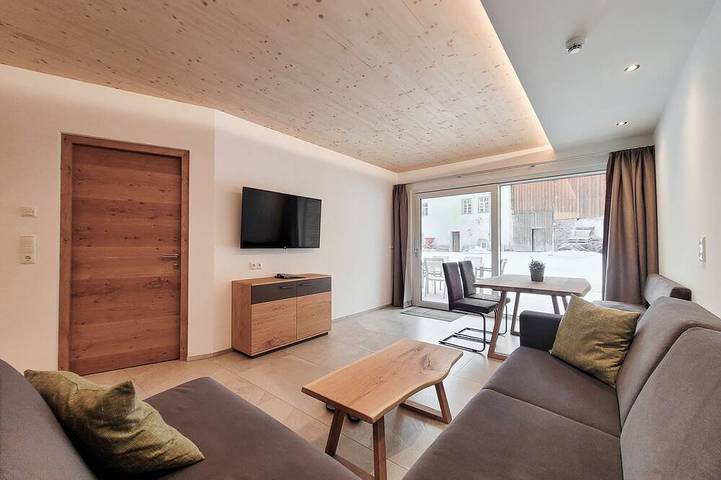 Ferienwohnung für 4 Personen, mit Balkon und Garten, mit Haustier in Bichlbach