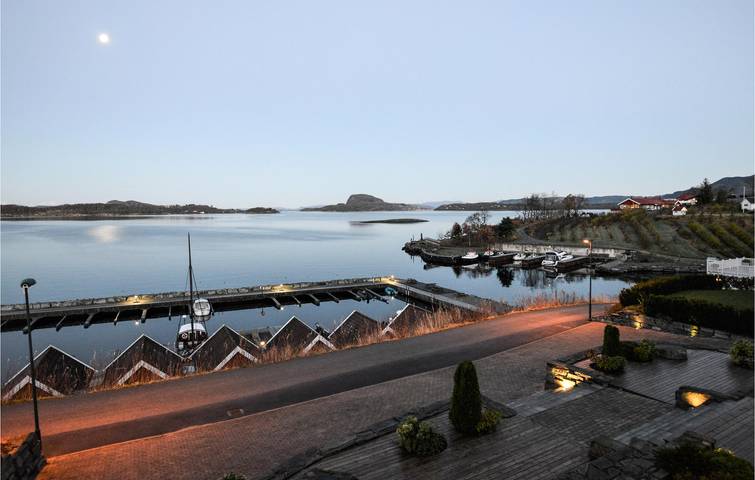 Ganze Ferienwohnung, Ferienwohnung für 8 Personen mit Terrasse in Hjelmeland