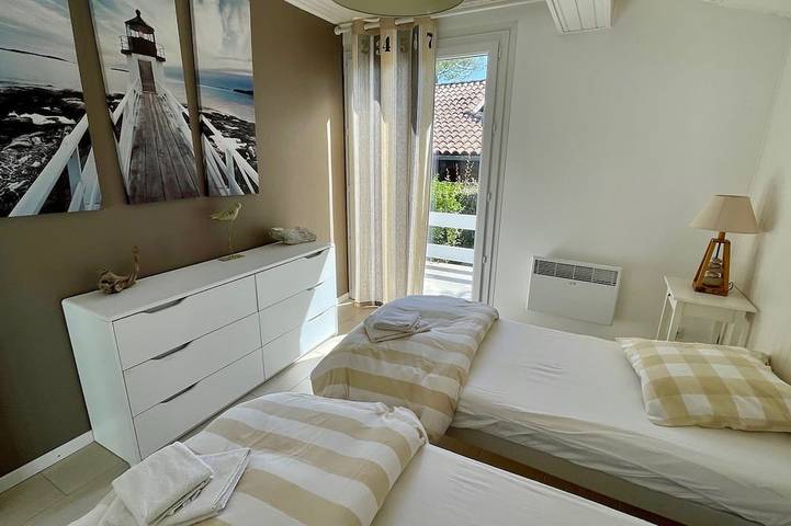 Location de vacances pour 6 personnes, avec jardin et terrasse dans Hourtin Plage - 2