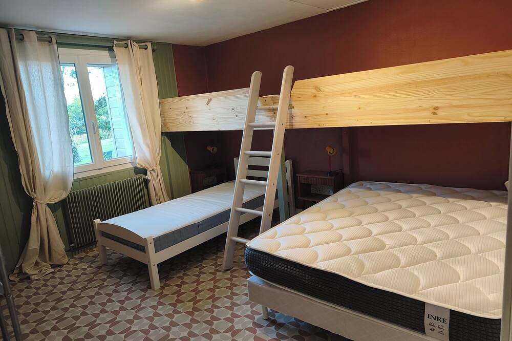 Two gîtes in the countryside for 25 people: indoor swimming pool and play areas in Chaudron-en-Mauges, Montrevault-sur-Èvre