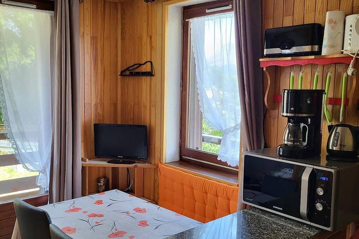 Ferienwohnung für 4 Personen, mit Balkon und Whirlpool sowie Pool - 1