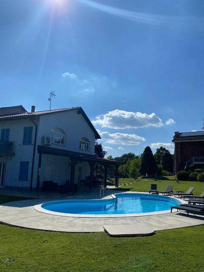 Location de vacances pour 3 personnes, avec jardin ainsi que vue et piscine à Tigliole - 3