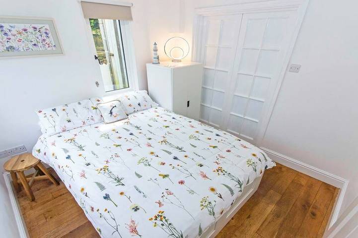 Bagend |Sleeps 14 | Hot Tub* | Balcony & Ping Pong in Devon