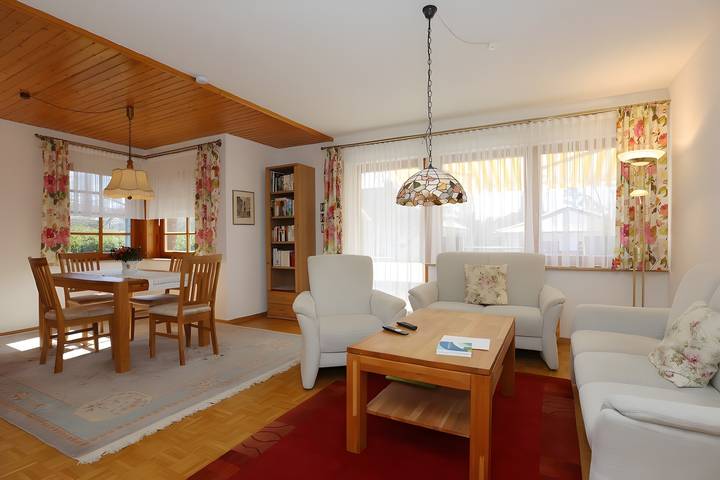 Entire apartment, Beautiful Ground Floor Apartment with Dreiwelten Card and Terrace near Solemar in Bad Duerrheim, Central Black Forest