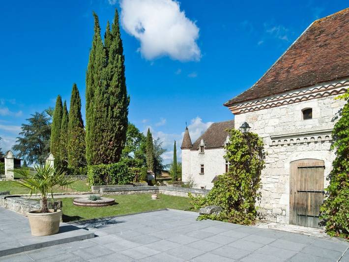 Château in Nouvelle-Aquitaine with Pool & Views in Saint-Caprais-de-Lerm, Quercy