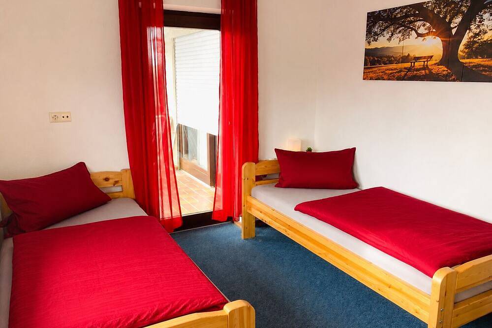 Ganze Wohnung, Ferienwohnung mit großem Balkon nahe Bodensee 97m ² in Ostrach, Region Bodensee-Oberschwaben