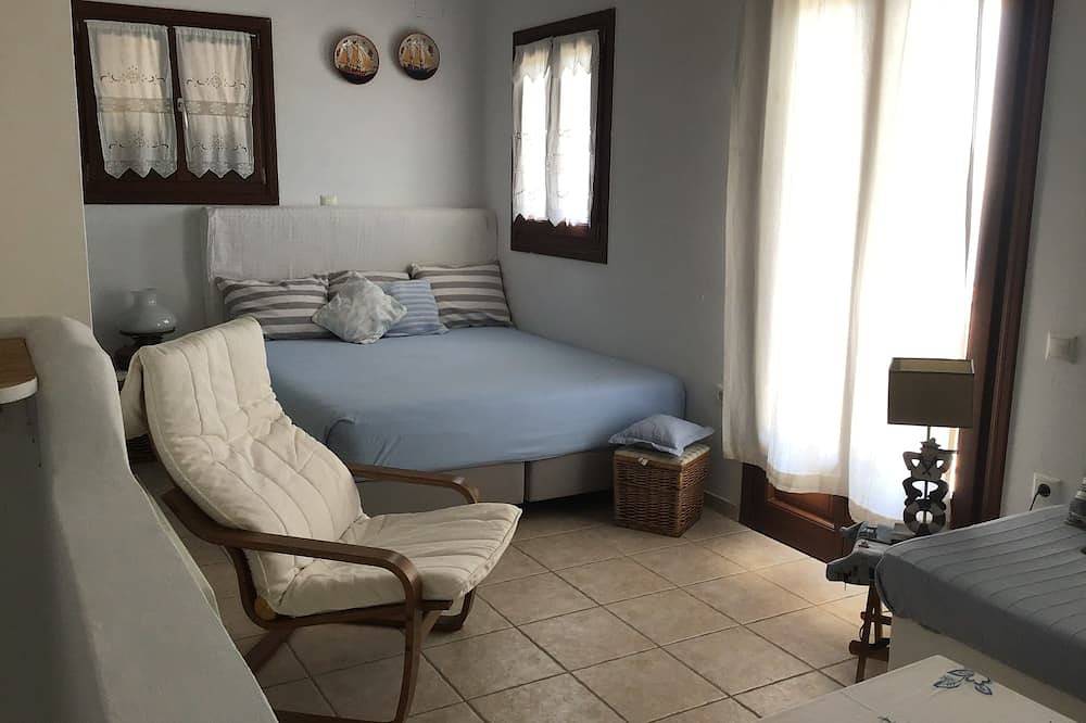 Villa with spectacular sea and island views in Kykladerne