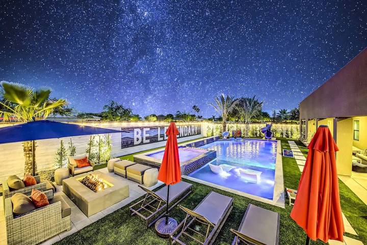 Vacation rental for 16 people, with terrace and yard, with pets in Indio (CA)