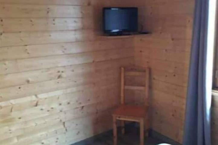 Gîte pour 6 personnes, avec terrasse dans Lac du Bouchet - 4