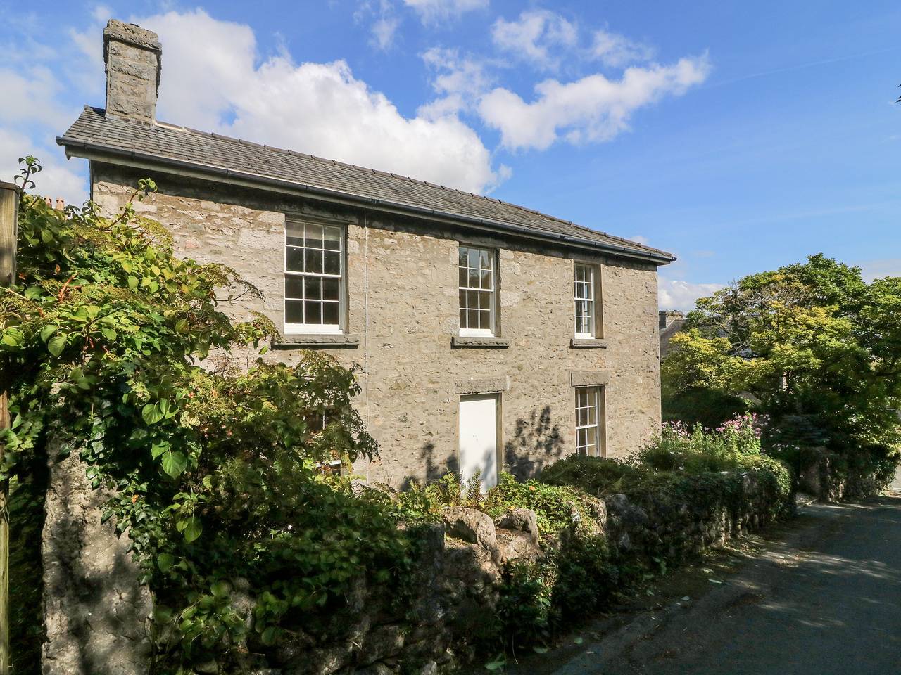 Westmorland Cottage in Grange-over-Sands, Lake District