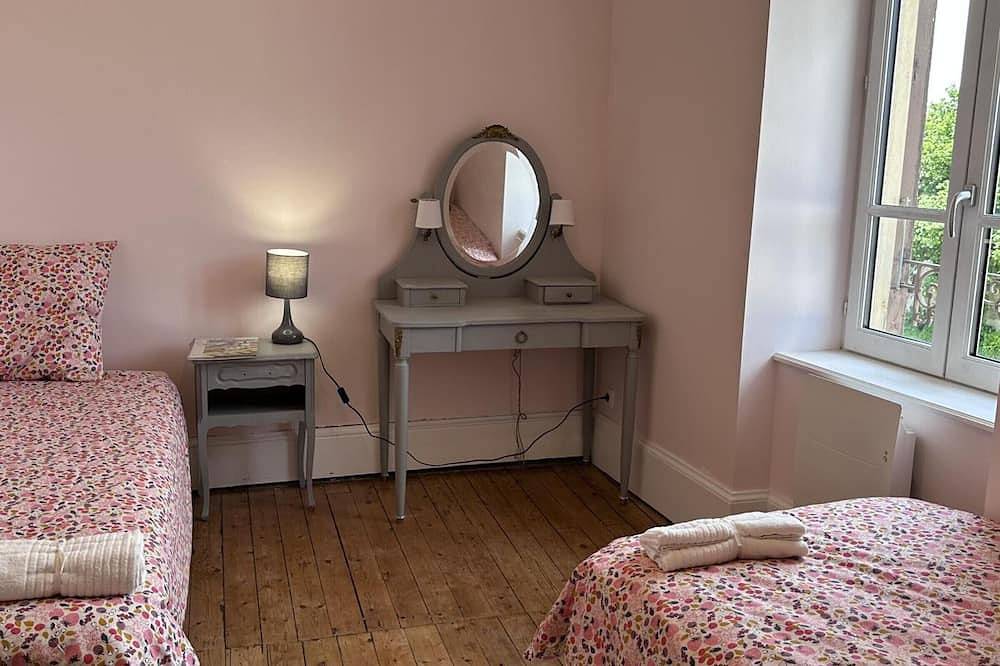 Maison de charme à Jaligny-sur-Besbre, 4 chambres, jardin, draps & ménage inclus in Jaligny-sur-Besbre, Région de Vichy