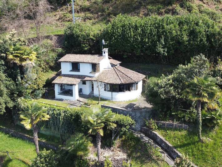 Ferienhaus für 4 Personen, mit Terrasse und Garten sowie Seeblick in Gambarogno