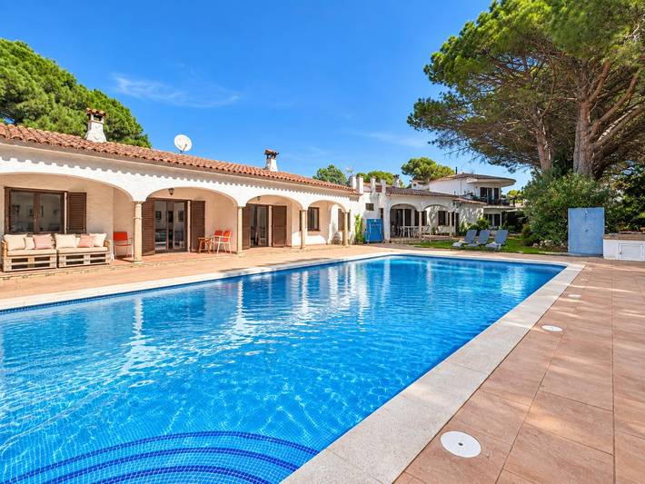 Casa rural para 6 personas, con Terraza además de Jardín y Piscina en Alt Empordà