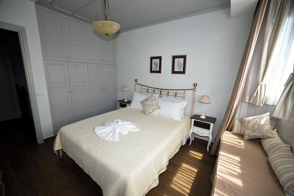 Een ruime 2-niveau 2-slaapkamer Town-huis met een prachtig uitzicht op de Egeïsche Zee in Petra (Griekenland), Lesbos